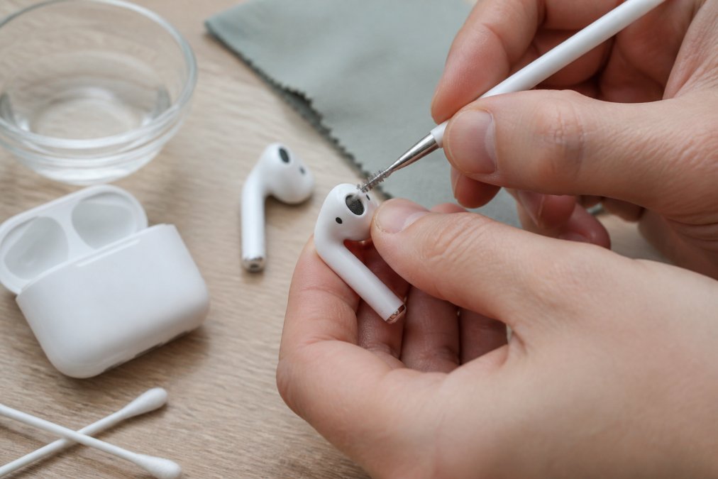 How to Clean Earwax from Earbuds: Step-by-Step Guide